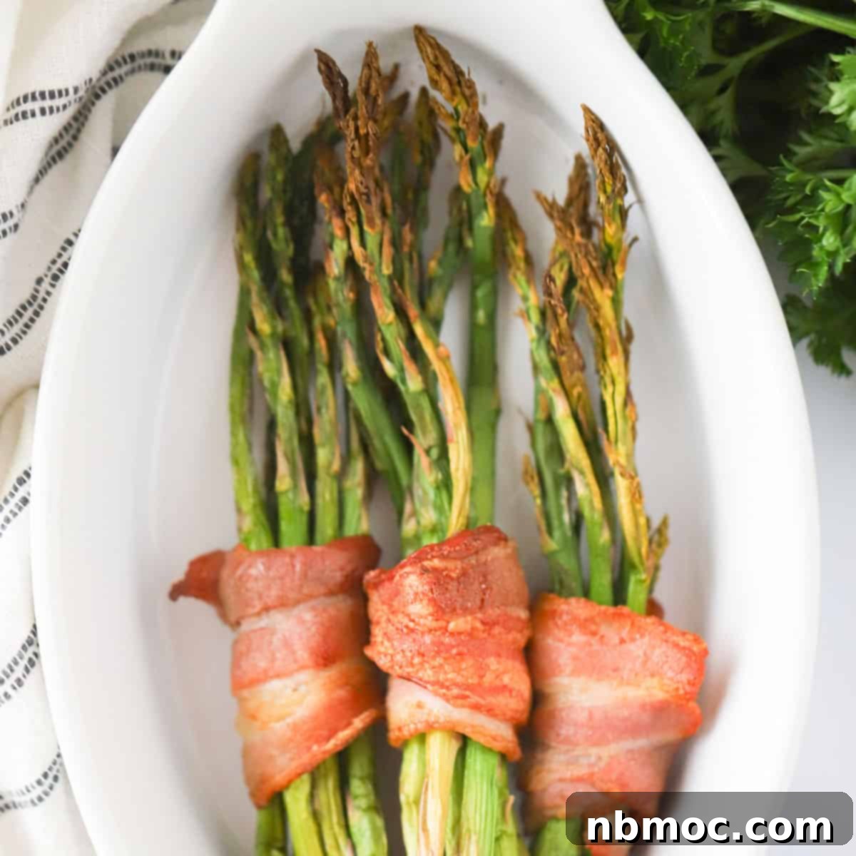 Crispy Bacon Asparagus Bundles 1 featured 22713