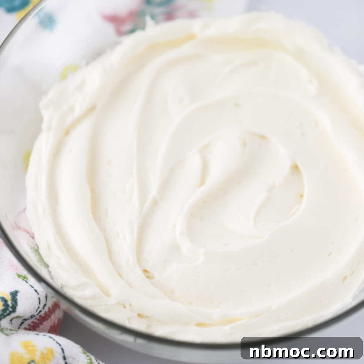 No-Fuss Cream Cheese Frosting 1 featured 23221