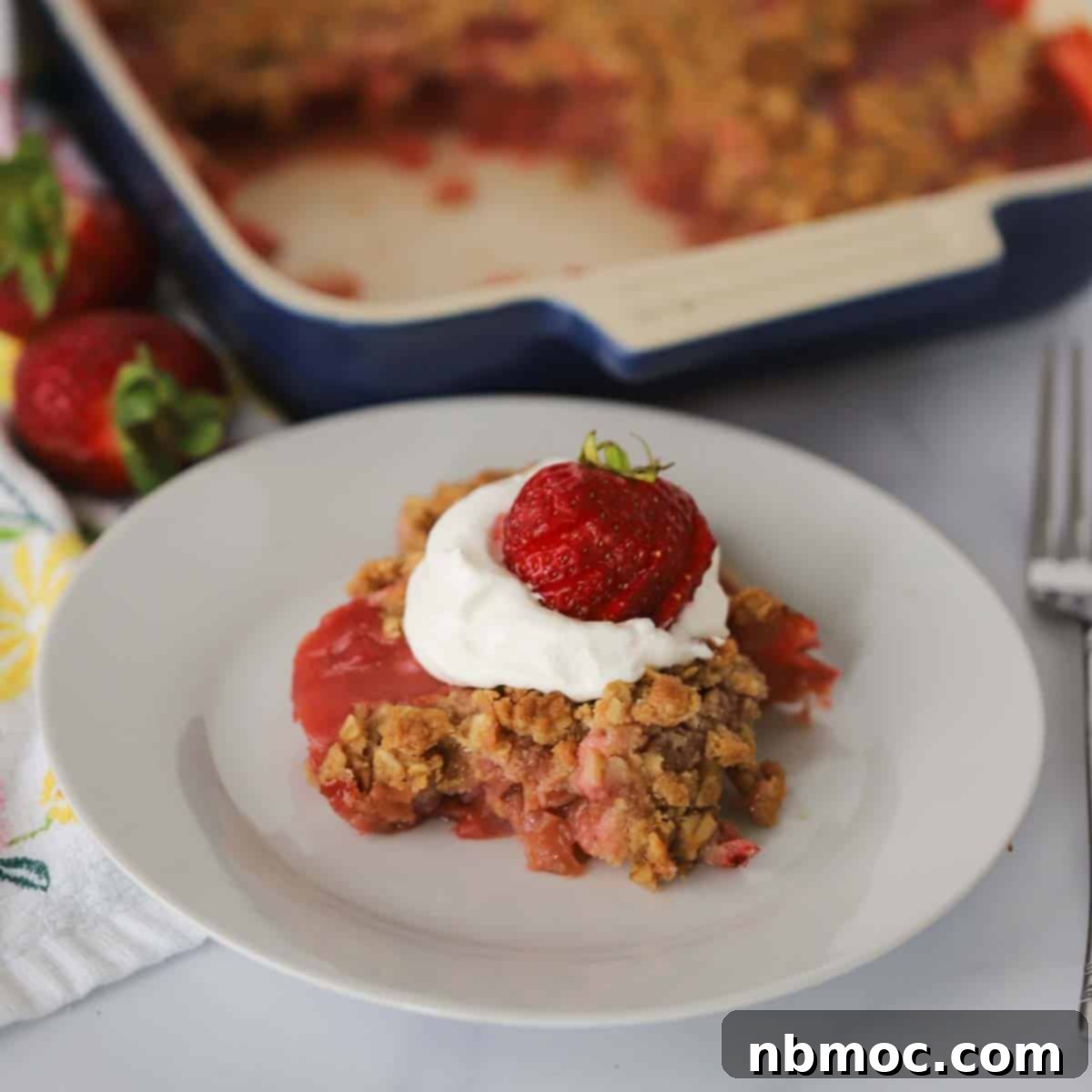 Sweet and Tangy Strawberry Rhubarb Crisp 1 featured 50078
