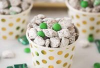 Crisp Mint Chocolate Snack Mix