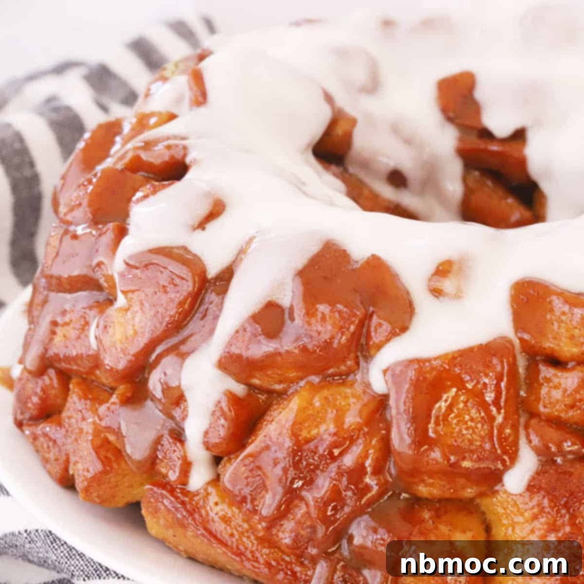 Gooey Cinnamon Pull-Apart Bread 1 featured 8795