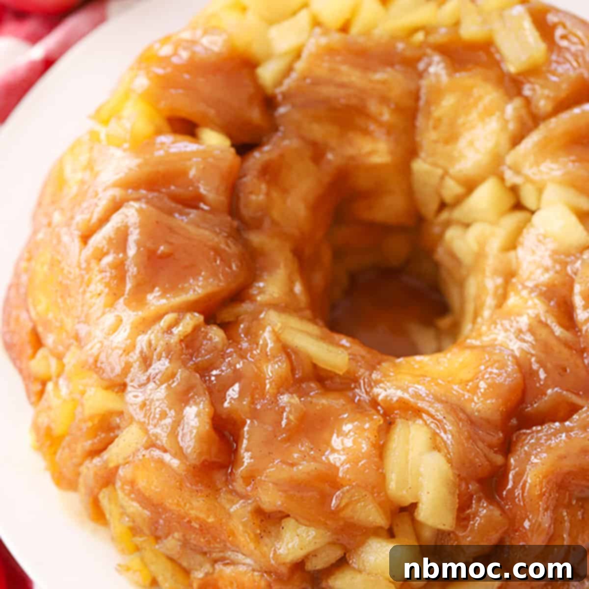 Warm Spiced Apple Monkey Bread 1 featured 9939