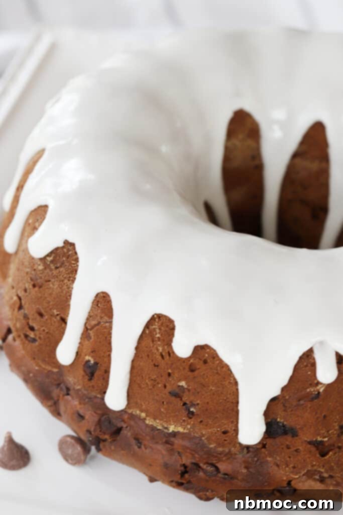 chocolate bundt cake with glaze, chocolate bundt cake glaze, the best glaze for a chocolate bundt cake.