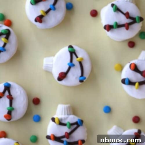 chocolate dipped oreos, white chocolate dipped Oreos