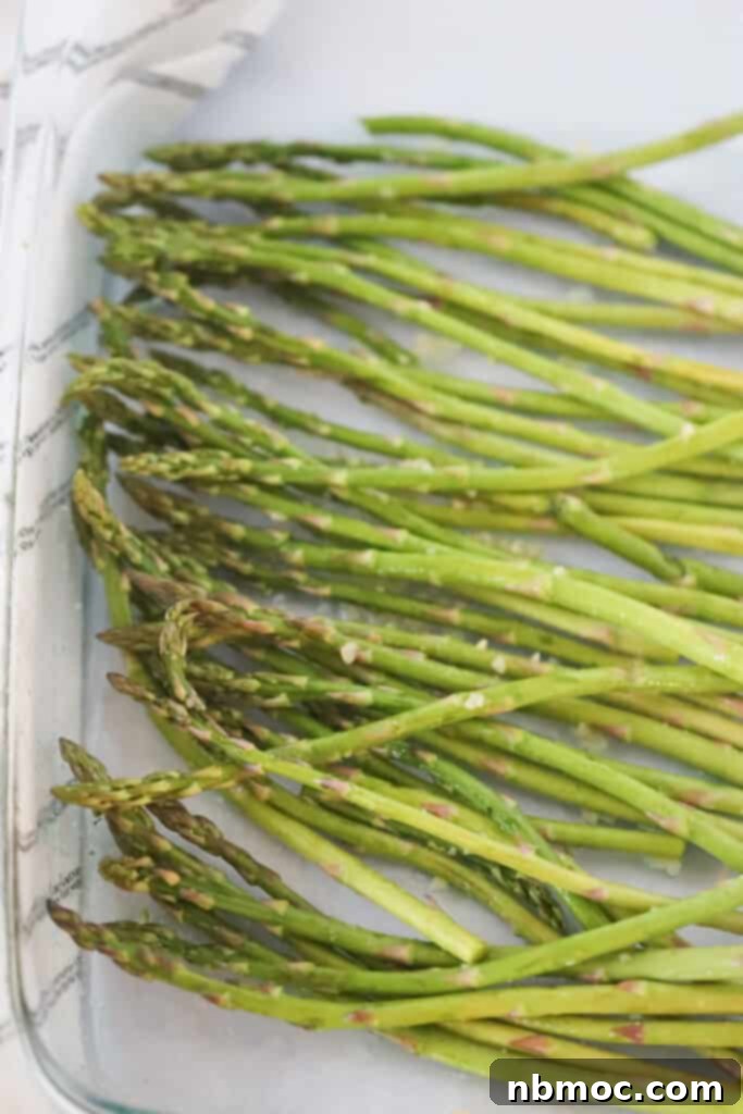 Crispy Bacon Asparagus Bundles 4 Asparagus stalks in a baking dish. Bacon Asparagus with bacon, asparagus bacon recipe. How to cook asparagus.