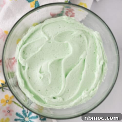Mint Cream Cheese Frosting, Cream Cheese Mint Frosting, mint icing recipe. how to make mint green icing.