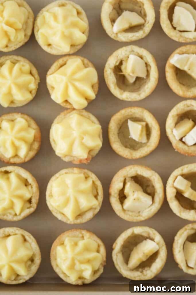 Banana Dream Cookie Cups 4 Assembling these banana cream cookies by adding sliced banana in the bottom of each cookie cup before adding the pudding.
